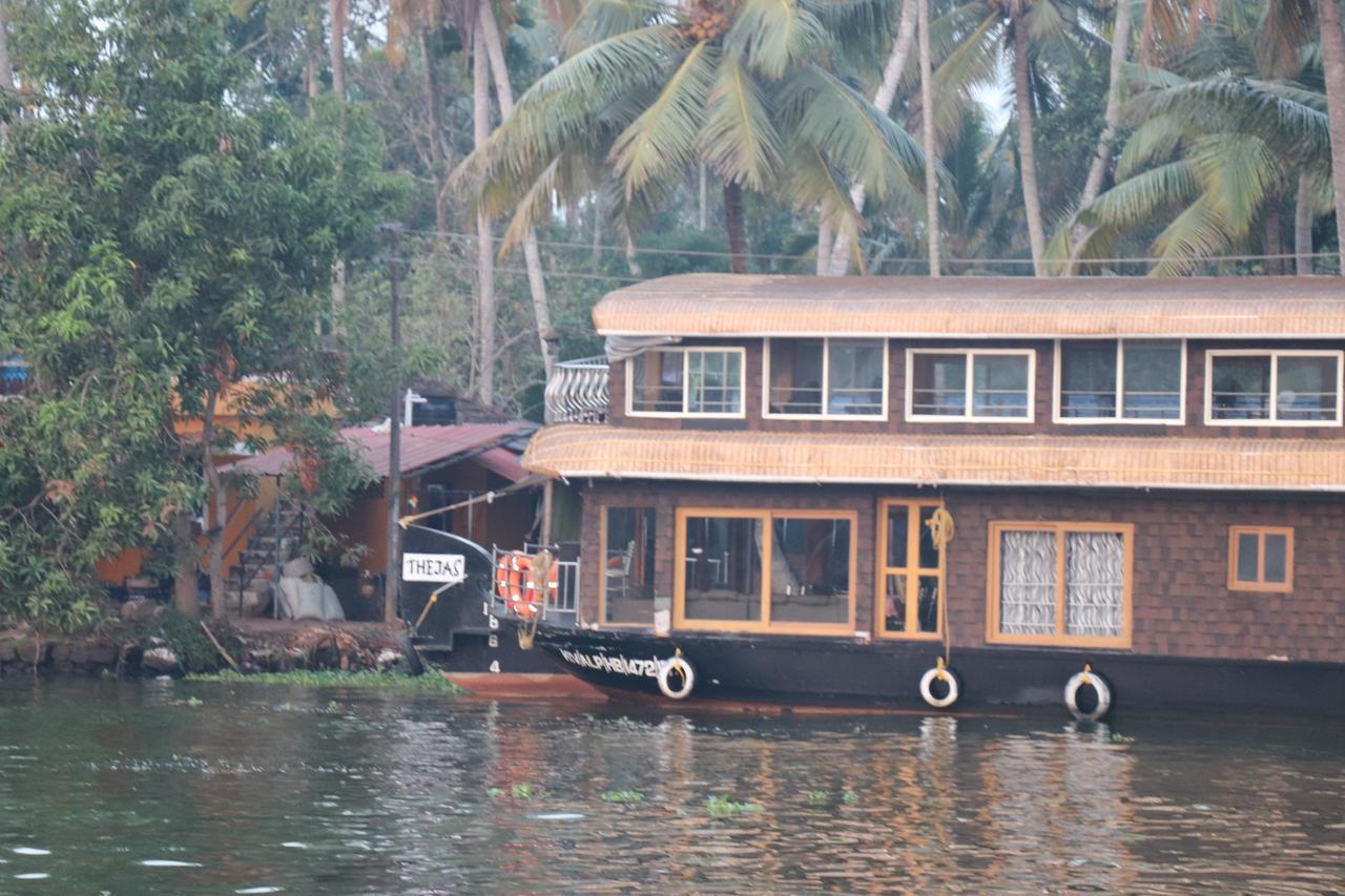 Friends Cruise, Nightstay Houseboat Alappuzha المظهر الخارجي الصورة