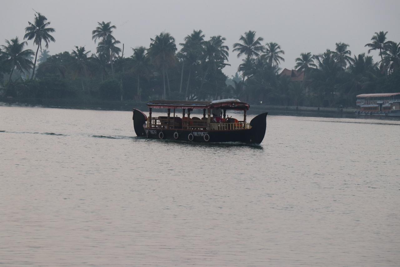 Friends Cruise, Nightstay Houseboat Alappuzha المظهر الخارجي الصورة